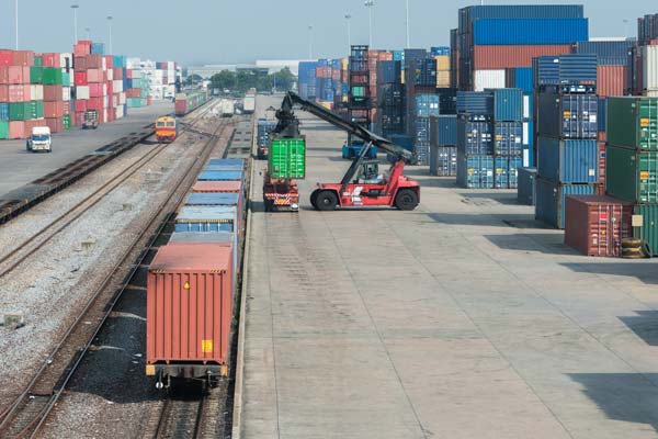 intermodal rail and truck shipping provider